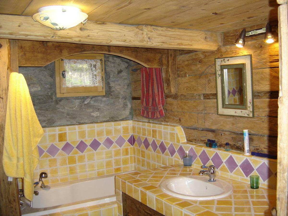 Reine des Aravis - chalet isolé Flumet Esterno foto