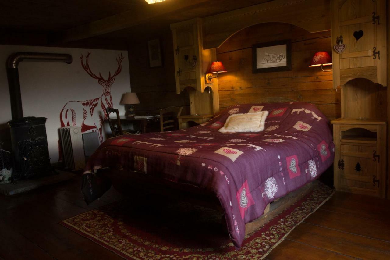 Reine des Aravis - chalet isolé Flumet Esterno foto