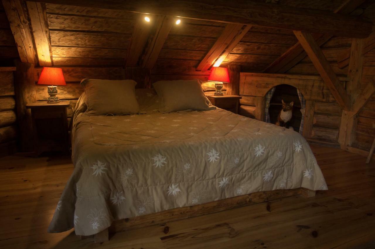 Reine des Aravis - chalet isolé Flumet Esterno foto