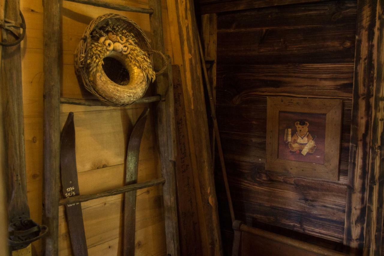 Reine des Aravis - chalet isolé Flumet Esterno foto